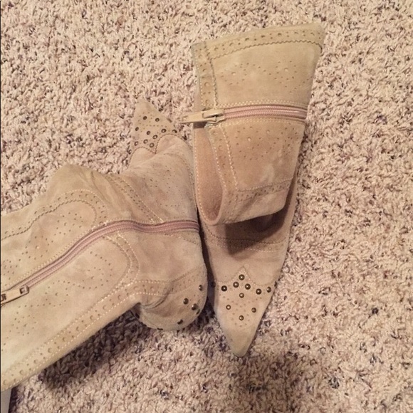 Boot - Picture 3 of 5